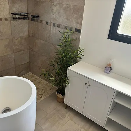 Location Maison Contemporaine, Piscine, 6-8 Couchages